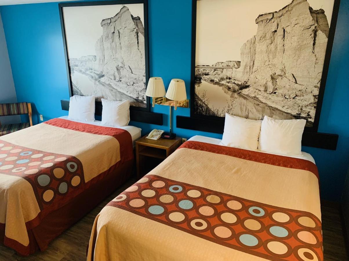 Super 8 By Wyndham Crete Motel Dış mekan fotoğraf